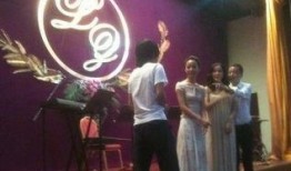 娱乐圈知名人士爆料网友,揭秘明星背后的惊人真相！