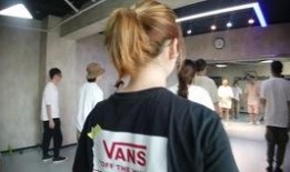 热点爆料短视频怎么拍的